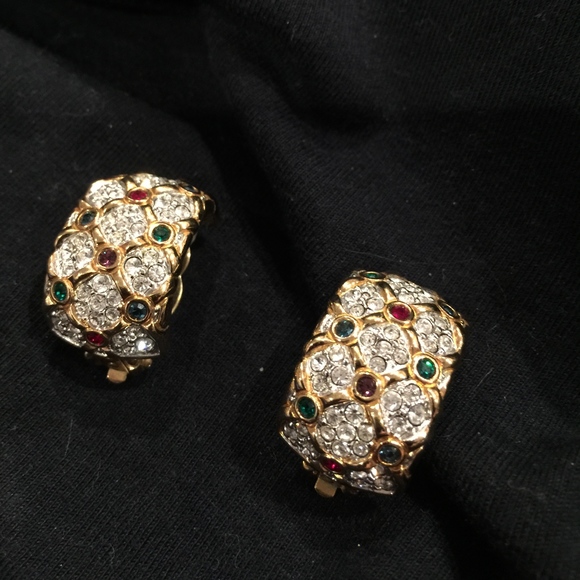 Swarvoski Jewelry - VINTAGE SWARVOSKI CLIP ON EARRINGS Swarvoski Jewelry - VINTAGE SWARVOSKI CLIP ON EARRINGS
